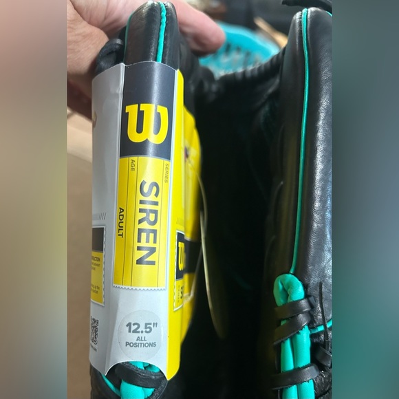 Wilson SIREN A500 12-1/2" Softball Glove for left-handed throwers - Picture 6 of 6